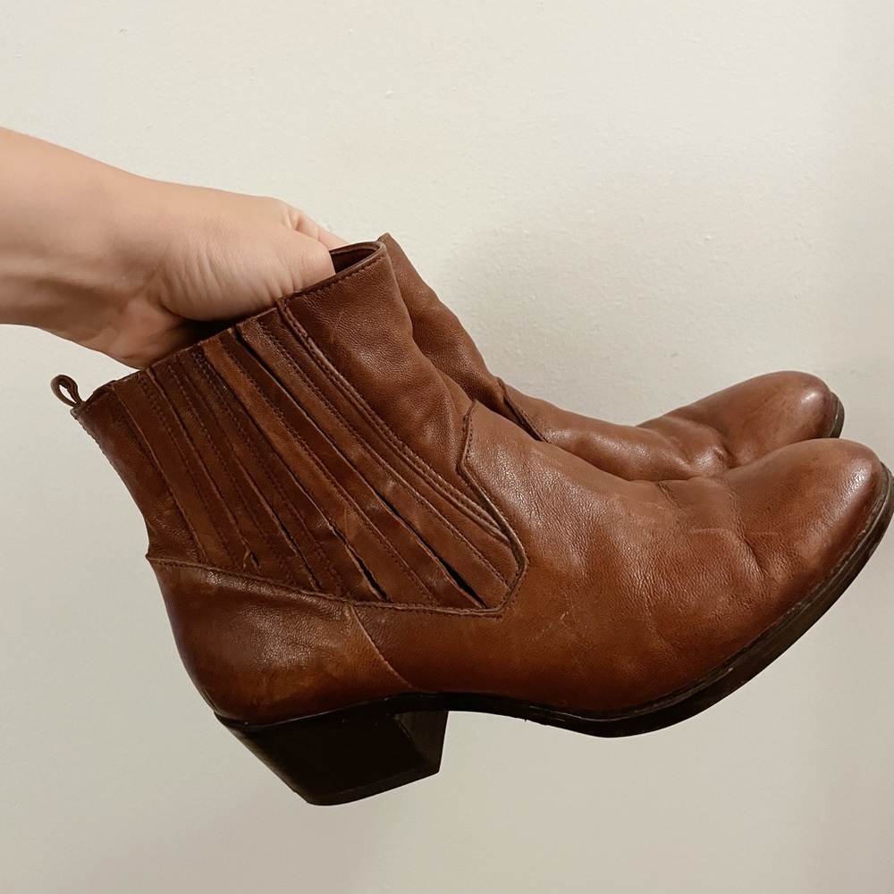 Mjus size 41 genuine Italian, brown leather ankle boots